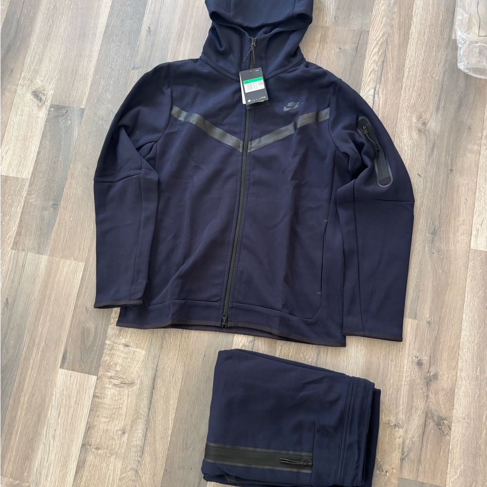 Nike Men’s Dark Navy Zip-Up Hooded Performance Jacket